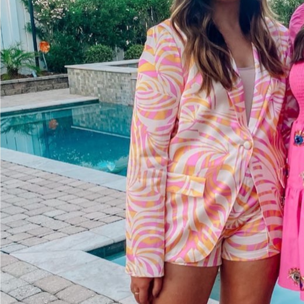 Large blazer set fits more like a medium